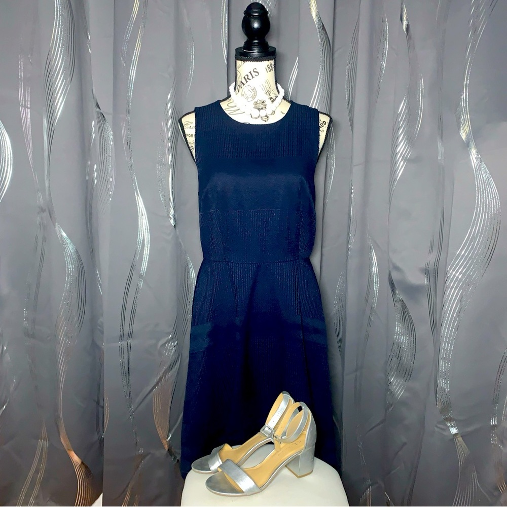 Skies Are Blue Dress Navy Size Medium Knee Length Tank Top Round Neck